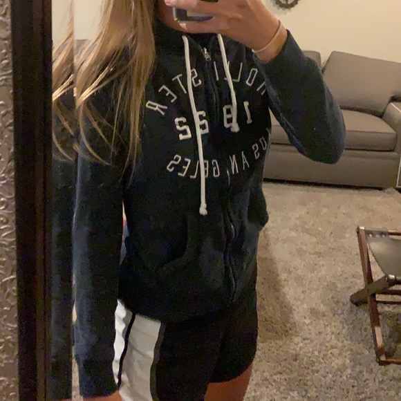 hollister zip up/ hoodie:) - Picture 2 of 2